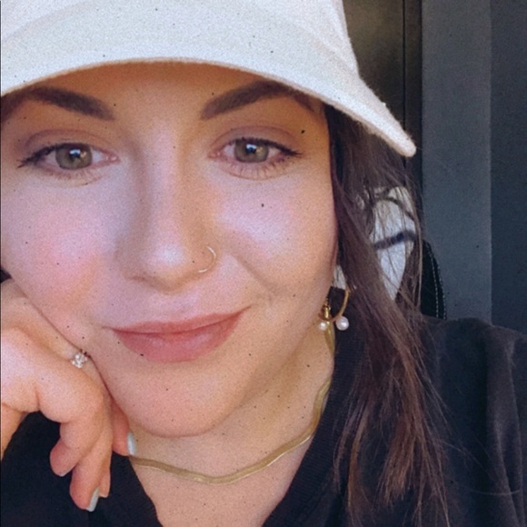 Meet your Posher, Mikaylee - Picture 1 of 4